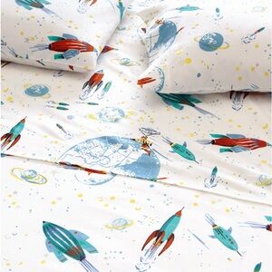 NWT Garnet Hill — Queen Size Glow-in-the-Dark White Rockets Flannel Sheet Set